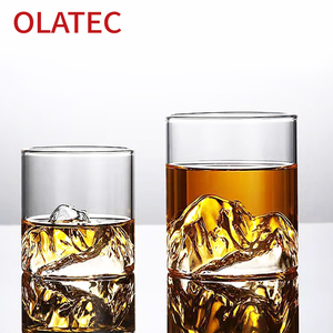 Bicchiere OLATEC Mountain View in vetro trasparente con paesaggio 3D inciso, soffiato a mano, articolo artistico per whisky, tè, caffè, disponibile in magazzino. - Product Image 2