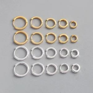 Pendientes de aro pequeños de circón con incrustaciones de plata Chapado en oro real Estilo de lujo ligero Hebilla Joyería de oreja de latón - Product Image 1