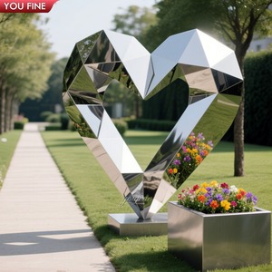 YOUFINE Scultura a Forma di Cuore in Acciaio Inossidabile Lucidato a Specchio, Arte Moderna in Metallo per Paesaggi Urbani Esterni in Vendita - Product Image 5