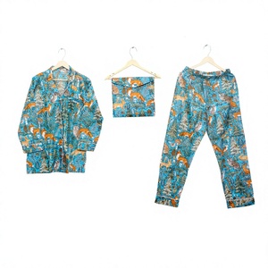 Ensemble de pyjama pour femmes en coton 100% à manches longues avec imprimé animal, fermeture à boutons, taille mi-haute, longueur intégrale, vêtements de nuit confortables pour l'hiver - Product Image 1