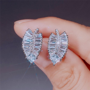 Orecchini a Perno a Forma di Foglia per Donne, Moda in Rame e Zirconia, Stile OL Elegante, Ispirazione Naturale, Gioielli per Uso Quotidiano - Product Image 2