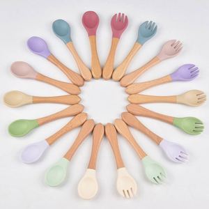 Juego de cucharas de silicona sin BPA con mango de madera, utensilios de aprendizaje para bebés - Product Image 4