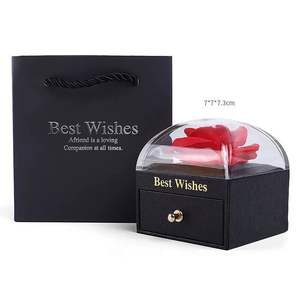 Nouvelles boîtes cadeaux de luxe modernes carrées en papier, imprimées avec logo personnalisé, gaufrées, pour bijoux et bagues - Product Image 5