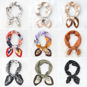 Pañuelo Cuadrado Retro de Moda para Primavera/Verano, Protección Solar, Diseño de Cadena, Flor de Anacardo, Amor, Caballo, Pequeño, Venta al Por Mayor - Product Image 3