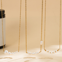 Collar de Perlas en Cascada Chapado en Oro con Cinco Perlas Graduadas de Diferentes Tamaños, Cadena Ajustable, Joyería Diaria para Mujer