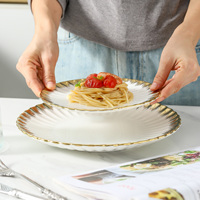 Assiette plate en céramique de luxe avec bord doré, vaisselle en porcelaine, vente en gros pour usines de céramique