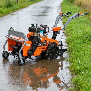 Decespugliatore Diesel Newpanda 8HP 178F con Avviamento Elettrico, Larghezza di Taglio 60cm, Sistema di Taglio Multifunzionale ad Alta Produttività - Product Image 1