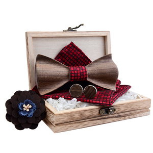 4 pièces/ensemble 3D personnalisé fait main en <span class=keywords><strong>bois</strong></span> noeud papillon <span class=keywords><strong>et</strong></span> soie <span class=keywords><strong>mouchoir</strong></span> cravate broche bouton de manchette noeud papillon avec boîte cadeau - Product Image 1