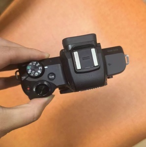 กล้อง <span class=keywords><strong>Canon</strong></span> <span class=keywords><strong>M50</strong></span> มือสอง ระดับเริ่มต้น สำหรับการถ่ายภาพแบบมิเรอร์เลส ความละเอียด 24.1 ล้านพิกเซล - Product Image 3