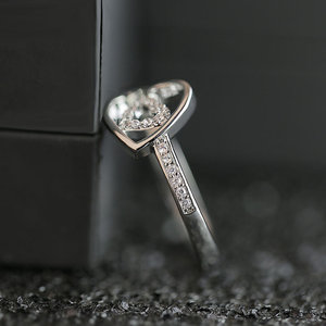 Anello da Donna a Forma di Cuore con Micro Zirconi Incastonati, Gioiello Minimalista per Uso Quotidiano, Regalo di Moda - Product Image 4