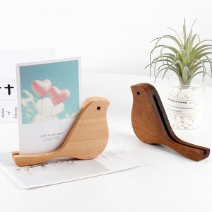 Porta tarjetas de madera con forma de pájaro, madera de haya y nogal negro, organizador de escritorio moderno y sencillo para notas, postales y mensajes - Product Image 1