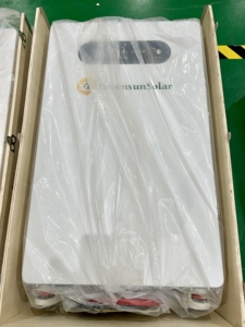 Batteria di accumulo solare da 16KWH con interruttore integrato, batteria al litio 51.2V 300Ah, batteria solare LiFePO4 51.2V 314Ah - Product Image 2