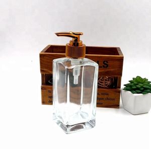 LLG Luxury Designs Distributeur de savon en verre de 250ml 8oz avec pompe dorée - Product Image 1