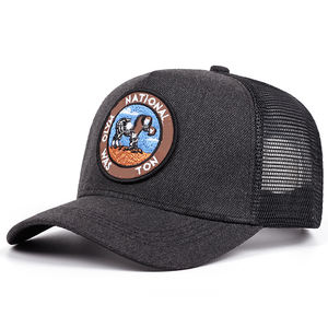 Gorra Trucker de Perfil Alto de 5 Paneles Personalizada de Vietnam, Visera Ligeramente Curvada, Gorra Trucker Estructurada con Logotipo de Parche Tejido - Product Image 4