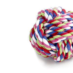 Disponible en cuatro vibrantes combinaciones de colores, juguete masticable para mascotas de cuerda de algodón de 5.5 cm. - Product Image 3