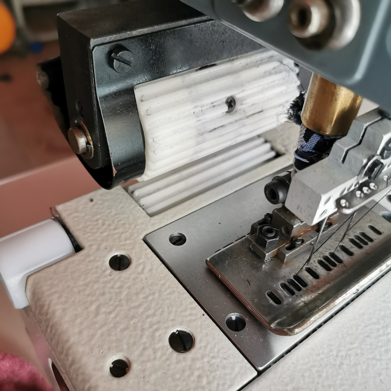 Secondhand SIRUBA VC008 Multi Needle Chain Stitch Sewing Machine