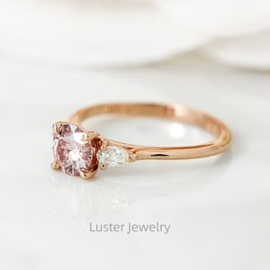 وعد كلاسيكي لامع ذهب/فضي عيار 14 قيراط 6 ألوان مستديرة وردي مويسانيتي ثلاث خواتم خطوبة مويسانيتي حجرية للنساء - Product Image 3