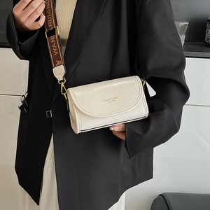 Nuova borsa di lusso alla moda per le giovani ragazze carino stile Preppy Vintage piccole borse con decorazione a catena - Product Image 1
