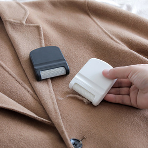 Removedor de pelusas de doble cabezal, cortador manual para ropa de lana, limpiador de suéteres portátil, cuchilla de acero inoxidable, cuerpo de plástico - Product Image 2