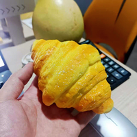 Jouet Squishy Croissant Réaliste Viral en Gros, Anti-stress à Remontée Lente en Forme de Pain pour Enfants et Adultes, Soulagement de l'Anxiété, Logo Personnalisé