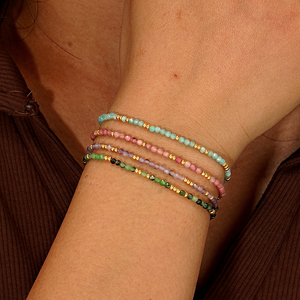 Bracelet en perles de pierre naturelle de 4 mm, tendance, avec entretoises dorées géométriques, empilable, petit modèle, vente en gros, support OEM personnalisé pour les revendeurs - Product Image 2