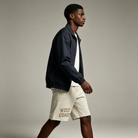 Pantalon court décontracté ivoire à ourlet effiloché, broderie chenille lettres, taille à volants, style streetwear