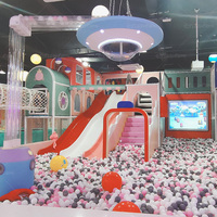 Parc d'aventure pour enfants de terrain de jeu de château d'intérieur commercial avec des tailles personnalisables certifiées CE de piscine de boule de toboggan