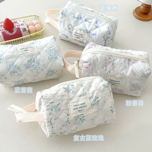 Bolsa de cosméticos de algodón personalizada Tycoon, bolsa de maquillaje de tela floral acolchada, neceser de viaje con estampado bonito, maquillaje de flores blancas - Product Image 3