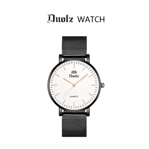 Reloj de Cuarzo Redondo Minimalista, Esfera Negra, Manecillas Doradas, Correa Milanesa de Acero Inoxidable, 38 mm, Unisex, Analógico, de Moda - Product Image 2