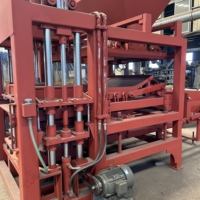 Machine à fabriquer des blocs de pavés et des bordures en béton QT5-15 pour la construction
