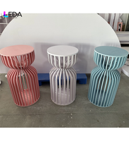 LEDA vend un support à gâteau rond en acrylique à nervures blanches pour mariage, événement, fête d'anniversaire, décoration