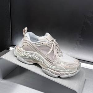 Chaussures de marche de style haut de gamme pour hommes et femmes, en cuir véritable, respirantes, à semelle épaisse, pour un look business décontracté. - Product Image 1