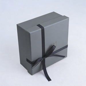 กล่องของขวัญสุดหรูแบบกำหนดเองพร้อมริบบิ้นผูกโบว์สำหรับน้ำหอม - Product Image 3