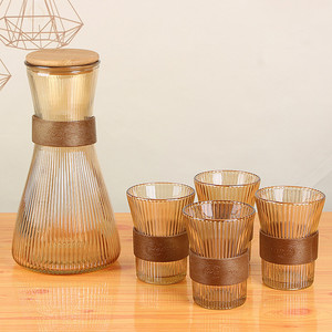 Bộ bình nước thủy tinh đứng 1.5L có vỏ da, nắp tre, kèm ly thủy tinh, dùng làm bình trà đá, bình nước giải khát, bình nước chanh - Product Image 4