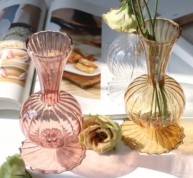 小さな室内装飾花瓶北欧の透明な色のホウケイ酸手吹きガラス花のためのユニークなモダンな花瓶ハロウィーン100個