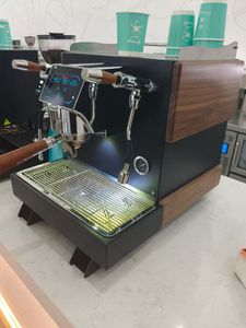 Máquina de calderas dobles de café de un solo cabezal con elementos de madera - Product Image 6