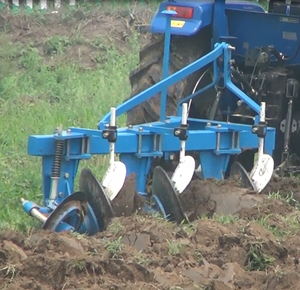 Offre Spéciale : Charrue à disques bidirectionnelle à suspension intégrale pour tracteur, idéale pour la préparation des terres vierges - Product Image 3