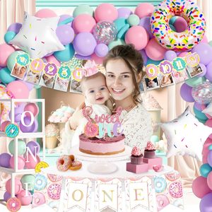 Kit de ballons d'<span class=keywords><strong>anniversaire</strong></span> sur le thème des beignets avec toile de fond Sweet One, bannière de ballons en feuille d'aluminium en forme de beignets, boîtes à ballons, affiche, décoration de gâteau - Product Image 6