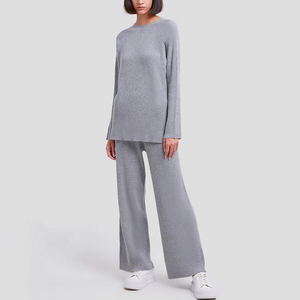 Ensemble deux pièces tricoté pour <span class=keywords><strong>femme</strong></span> avec logo personnalisé : haut et leggings à fente latérale, pull-over et pantalon unis - Product Image 1
