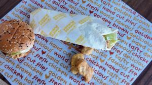 Papel de Envolver Alimentos de 40 g/m², Apto para Alimentos, Personalizado, Buen Precio, Antigrasa, de PE, Ecológico, Reciclado, para Hamburguesas, Papas Fritas, Palomitas de Maíz - Product Image 3