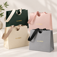 Sacs fourre-tout en carton blanc luxueux, sacs fourre-tout esthétiques pour cosmétiques et boutiques de mode haut de gamme, sacs en papier pour le shopping et les accessoires
