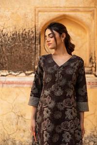 Robe mi-longue bohème Dharati à imprimé artisanal, en pur coton, motif floral marron et gris, pour femme - Product Image 6