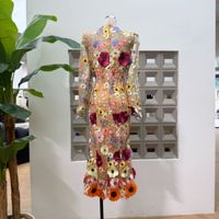 Nouvelle robe élégante en dentelle brodée à manches longues, coupe ajustée, avec fesses enveloppées et robe à queue de poisson