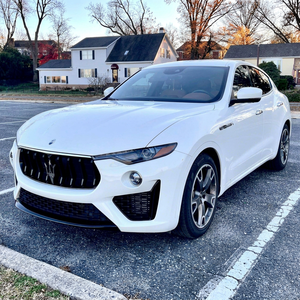 Venta Especial: Auto Usado de Lujo en Excelentes Condiciones, Maserati Levante Modena 2022, Listo para Envío - Product Image 1
