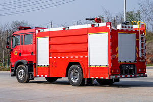2025 Sinotruk Howo <span class=keywords><strong>Camion</strong></span> de pompiers en mousse robuste de 8 tonnes avec réservoir d'eau aérien Nouvel état pour l'intervention d'urgence et le sauvetage - Product Image 4