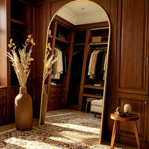 Espejo de pie ovalado Heavenly Mirror con marco de metal dorado, espejo decorativo moderno de vidrio con LED para uso doméstico - Product Image 1