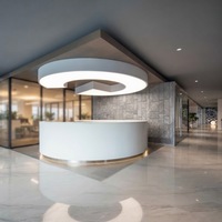 Comptoir d'information de réception de haute qualité en matériau solide Hi-macs blanc, design rond, pour zone commerciale
