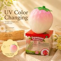Grande jouet souple fraise changeant de couleur, ultra doux, en forme de fruit, anti-stress, à presser, sensoriel, cadeau de décompression