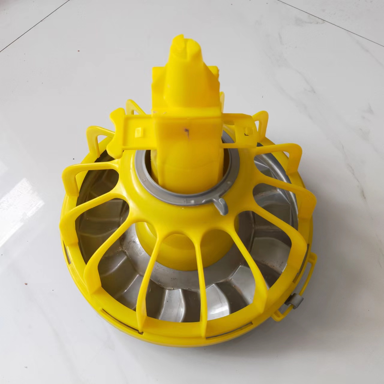 0.3 KG Poultry House Feed Pans 16 grille Chicken Pan Feeder