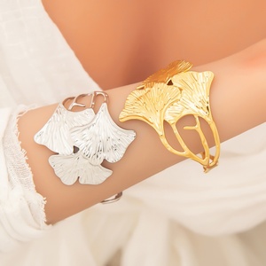 Pulseras de Acero Inoxidable Impermeables para Mujer, Diseño Único para Accesorios de Nicho, Joyería Inalterable al Color para Aniversarios - Product Image 1